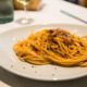 La ricetta degli spaghetti ai ricci di mare e bottarga di tonno