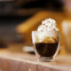 Caffè freddo con panna