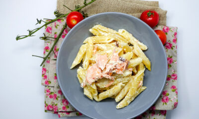 Pasta con salmone e fiocchi di latte, la ricetta veloce