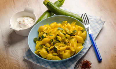 La ricetta della pasta con yogurt greco e zucchine