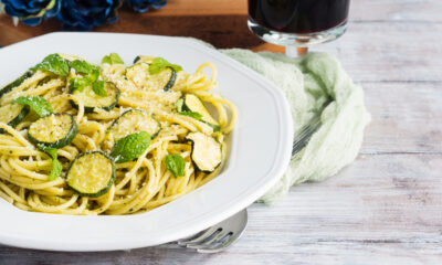 pasta con zucchine e crema di peperoni