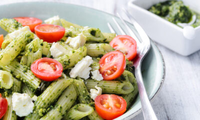 La ricetta della pasta fredda con pesto pomodorini e ricotta