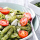 La ricetta della pasta fredda con pesto pomodorini e ricotta