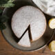 La torta al limone con crema di ricotta per il dessert di fine pasto