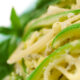 Carbonara di zucchine e fiori di zucca, la ricetta sana