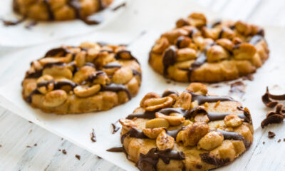 La ricetta dei cookies con gocce di cioccolato e arachidi