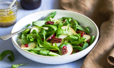 Come preparare l'insalata di valeriana noci e mele