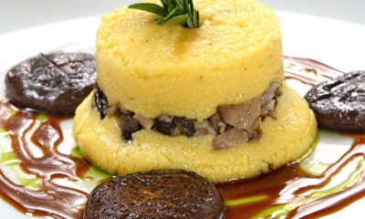 Medaglioni di polenta con cotechino