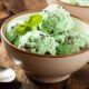 Come fare il gelato alla menta con latte condensato