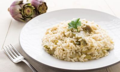 Risotto mimosa con uova e carciofi, la ricetta gustosa