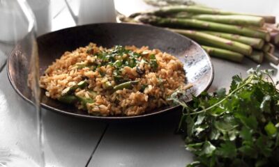 La ricetta del risotto integrale con asparagi