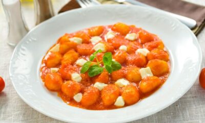 Gnocchi di melanzane con pomodorini e basilico, la ricetta gustosa