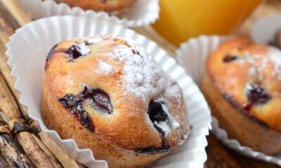 I muffin con yogurt alla ciliegia con la ricetta per la colazione