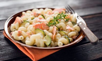 pasta fredda con zucchine e salmone