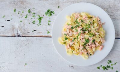 Ricetta veloce delle tagliatelle al salmone