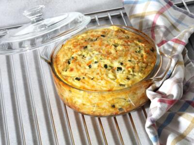 Lo sformato di riso e zucchine al forno per un primo ricco