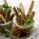 In cucina con Friggy: da non perdere la ricetta delle patatine di melanzane in friggitrice ad aria