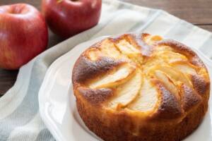 In cucina con Friggy: ed ecco la ricetta della torta di mele in friggitrice ad aria