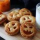 Biscotti di Halloween a forma di zucca (per grandi e bambini)