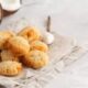 In cucina con Friggy: prepariamo i biscotti al cocco in friggitrice ad aria (pronti in 20 minuti)