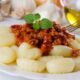 Gnocchi al ragù: una bontà tradizionale