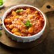 Gnocchi al tegamino: un primo piatto al forno, con sugo e mozzarella