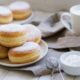 Deliziosi bomboloni ripieni di crema: un dolce irresistibile!