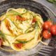 Pasta con agretti e pomodorini, un primo piatto gustoso