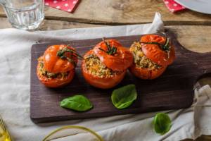Pomodori ripieni di quinoa e spinaci al forno: una ricetta senza glutine