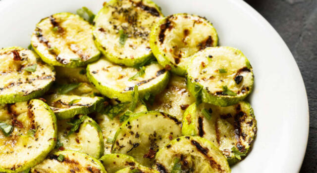 Zucchine alla scapece non fritte: la ricetta che vi conquisterà!