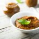 Come fare il pesto alla trapanese: un sugo cremoso e ricco di gusto!