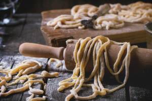 Pici all’aglione, la ricetta originale toscana