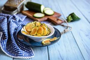 Zucchine in friggitrice ad aria, un antipasto facile e veloce