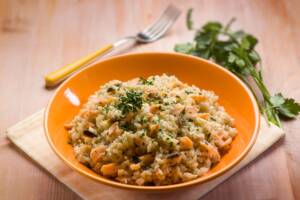 Come fare il risotto al salmone: la ricetta del primo piatto