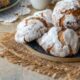 Come si preparano gli amaretti: ricetta, storia e variante dei biscotti