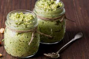 La ricetta del delicato pesto di broccoli