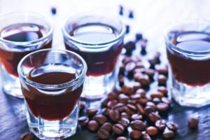 Liquore al caffè, la ricetta senza panna