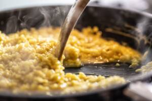 Risotto allo zafferano, la ricetta originale per prepararlo