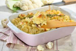 Cavolfiore gratinato vegan: la ricetta con e senza besciamella