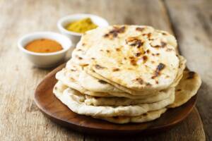 La ricetta indiana del pane Naan, incredibilmente sottile