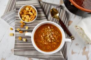 Primo piatto di stagione: zuppa di orzo e fagioli