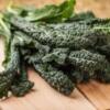 Spirale di sfoglia con cavolo nero e cavolo rosso: un piatto vegano!