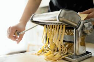 Tagliatelle salmone e zucchine: un primo piatto veloce